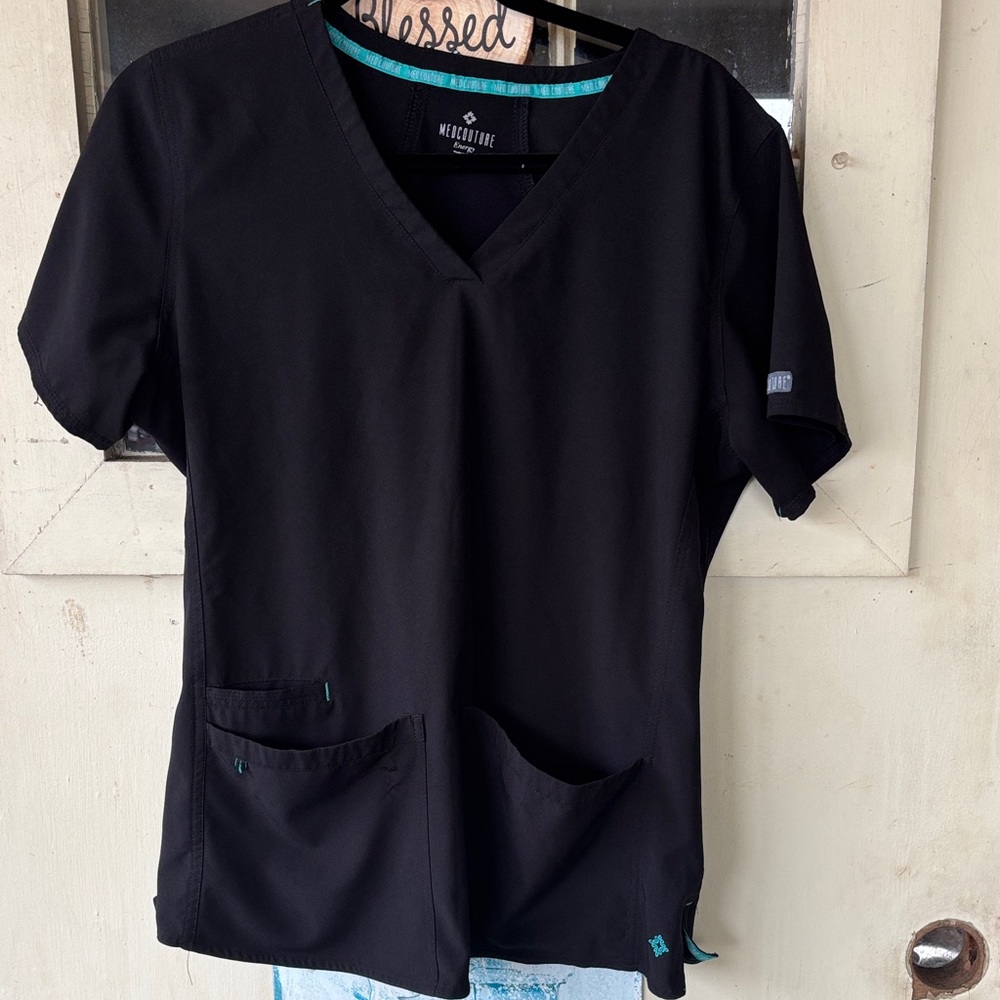 Med Couture Women's Black V-Neck Scrub Top